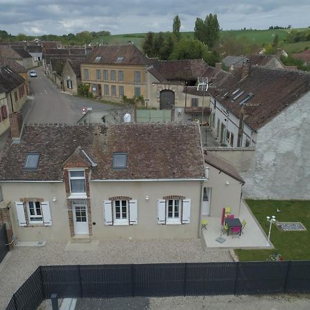 Au 24 Villiers-Louis Exterior foto