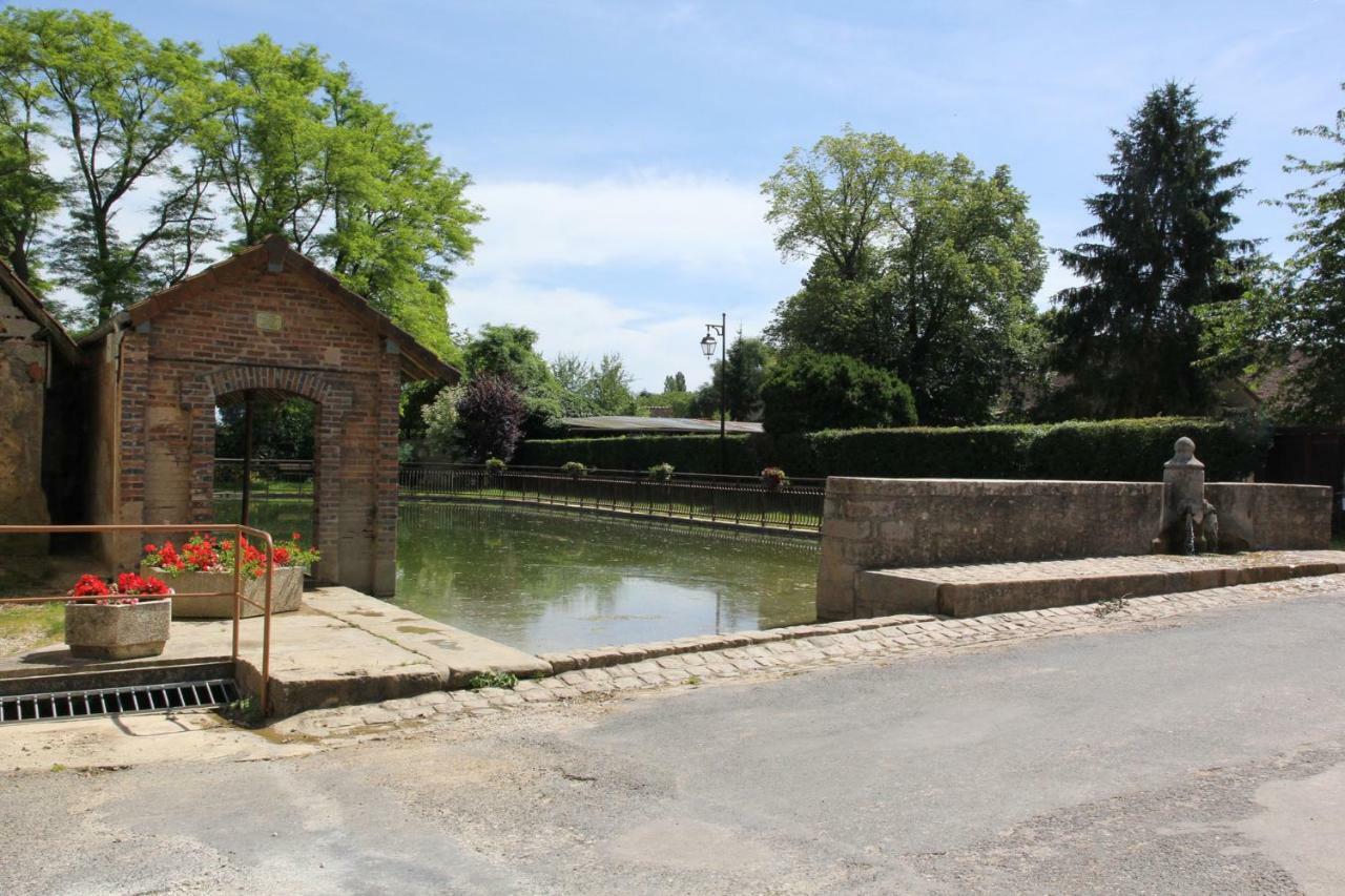 Au 24 Villiers-Louis Exterior foto